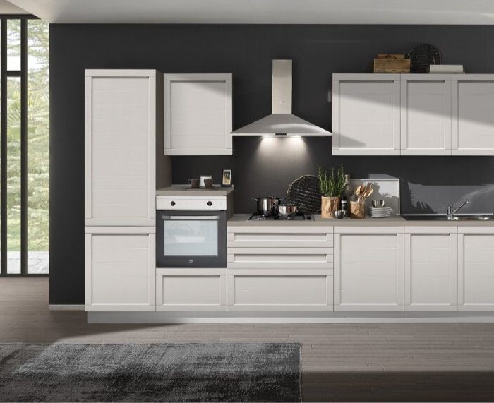 Cucina Elsa con anta in massello di frassino e elettrodomestici inclusi – L 360 x H 216 cm