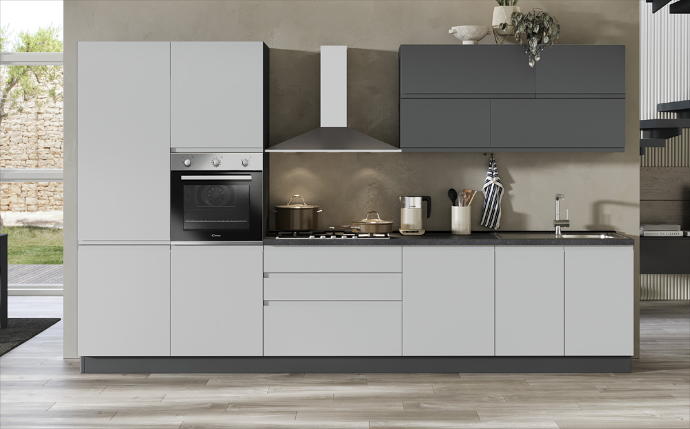 Cucina lineare New Kelly da 360 cm con ante bianche, pensili grigio antracite ed elettrodomestici Indesit