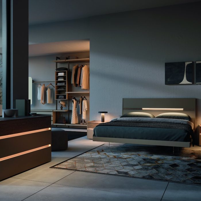 Camera matrimoniale completa GLAM con letto contenitore, cabina armadio e gruppo notte con illuminazione a LED