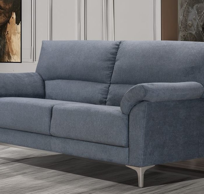 Divano Clio 3 posti, design moderno e confortevole, misure 195x90x95 cm.