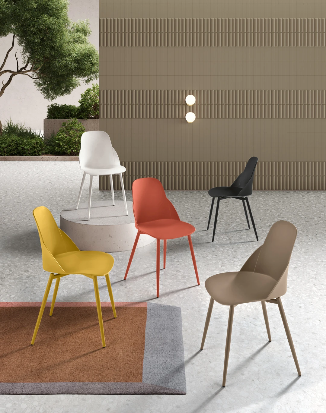 Sedia in polipropilene Mila moderna con struttura in metallo in tinta, disponibile nei colori bianco, nero, terracotta, giallo e tortora.